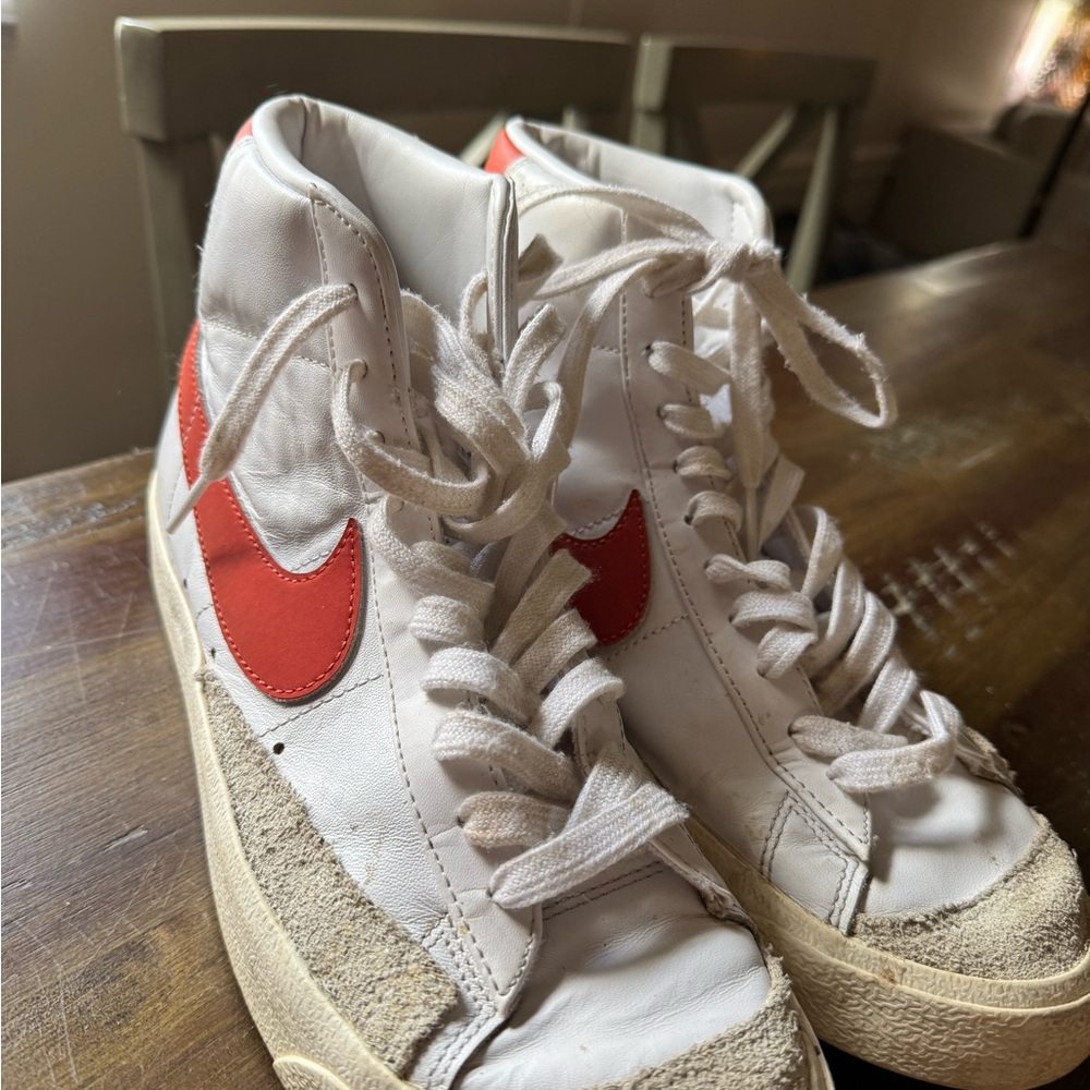 Nike Women's White and burnt orange/red Sneakers